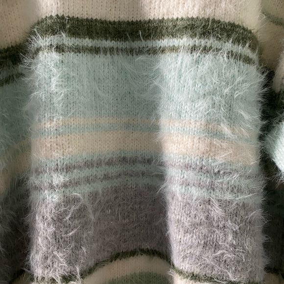 NWOT American Eagle Whoa So Cozy Fuzzy Cardigan Size M Cream/Grey/Blue/Green - Picture 3 of 5